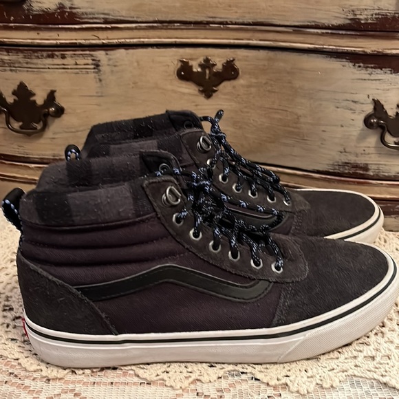 Vans - Picture 2 of 7